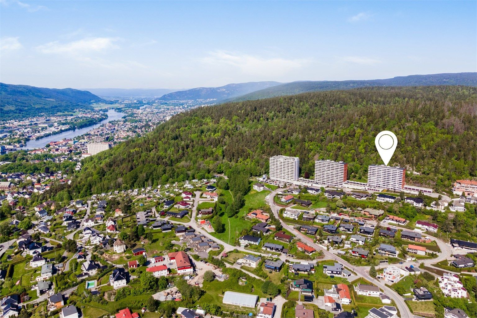 Høyblokk med en attraktiv og god beliggenhet i høyden på Strøtvet