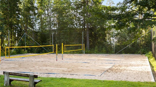 Sameiet har egen sandvolleyballbane til fri benyttelse for beboerne.