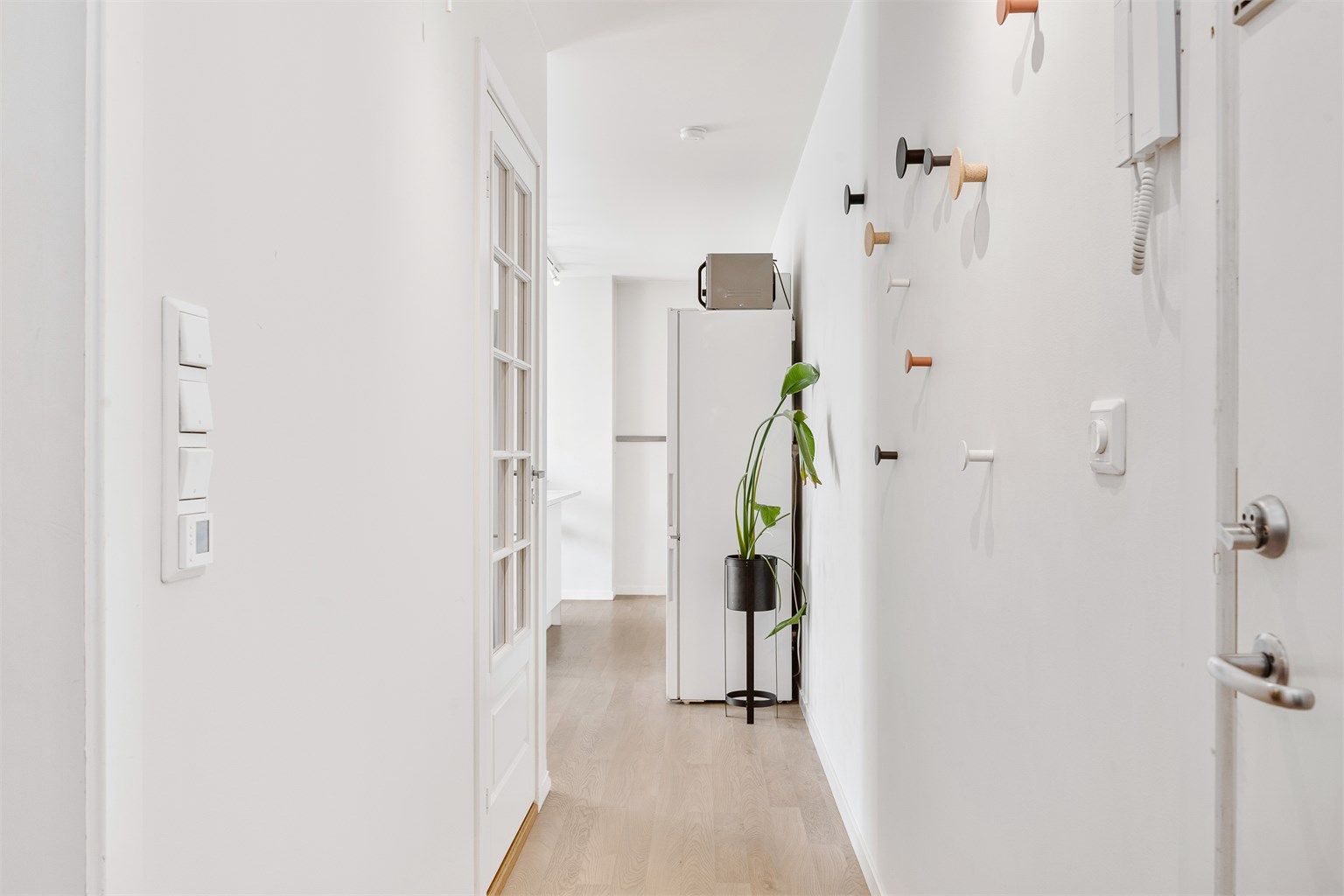 Gang mot stue/kjøkken