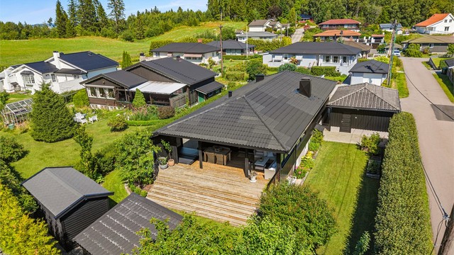 Barnevennlig nabolag med kort vei til skoler og barnehager.