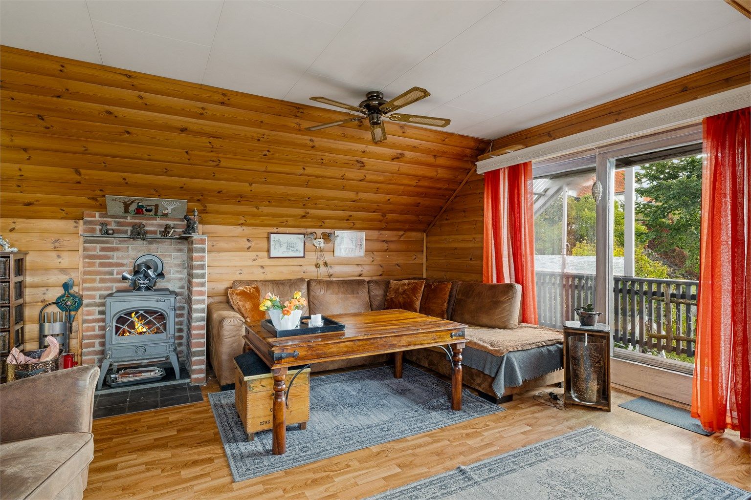 Tilbygg: Peisovn bidrar til en varm atmosfære på kjølige kvelder.