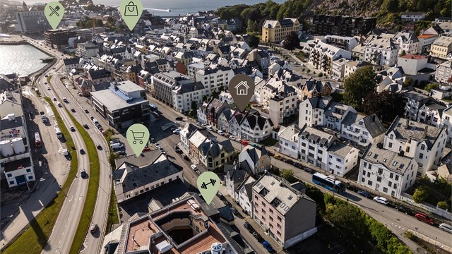 Inn til selve bykjernen er det ca 7 minutters gange