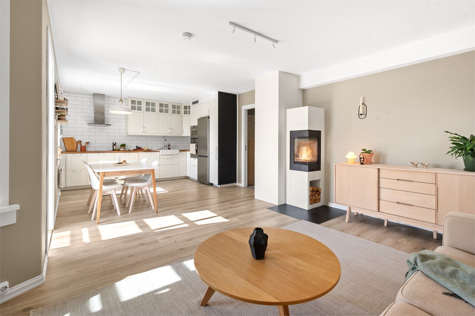 En nydelig peis varmer godt når det trengs.