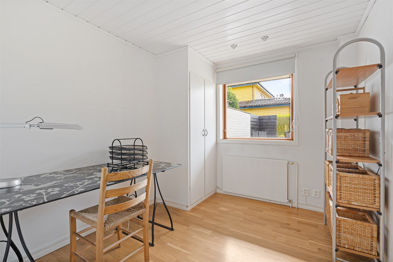 Kontor/syrom. Ikke omsøkt godkjent for soverom.