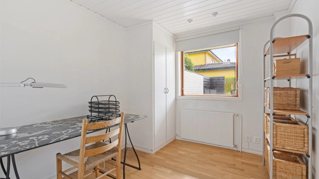 Kontor/syrom. Ikke omsøkt godkjent for soverom.