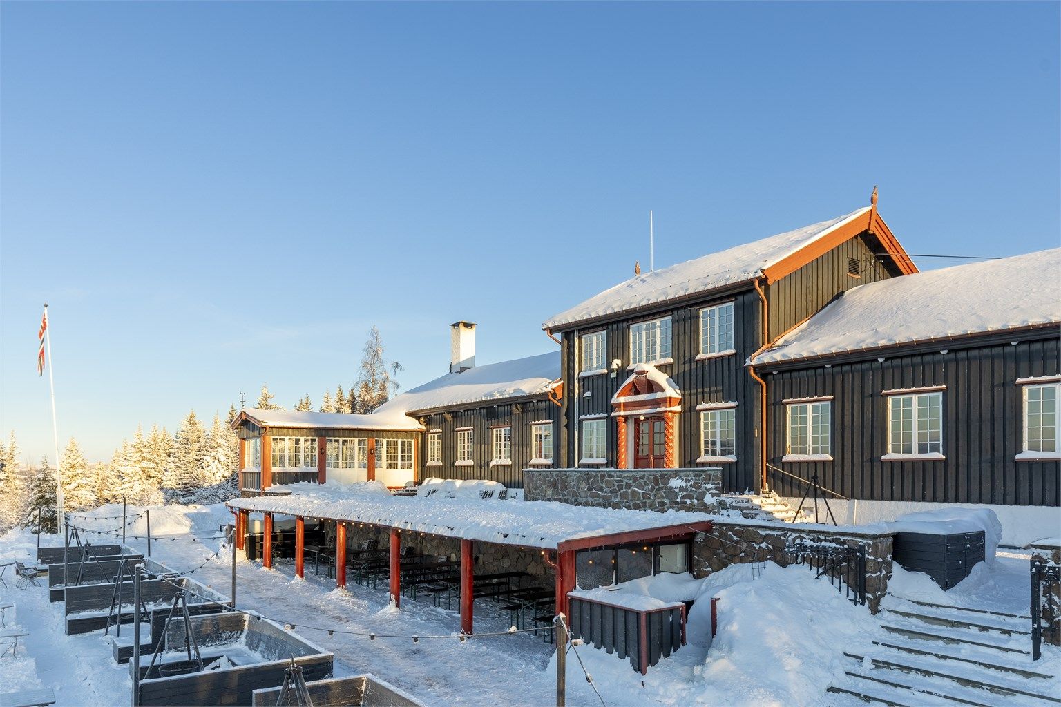 Grefsenkollen restaurant tilbyr blant annet fantastisk mat og utsikt, pizza på terrassen og bålpanne med Oslos kanskje flotteste utsikt