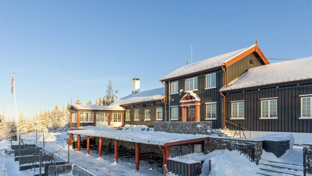 Grefsenkollen restaurant tilbyr blant annet fantastisk mat og utsikt, pizza på terrassen og bålpanne med Oslos kanskje flotteste utsikt