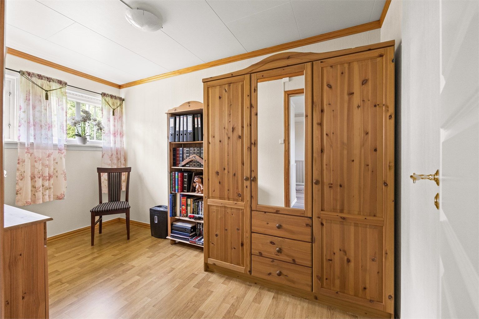Her er det god plass til seng og garderobe.