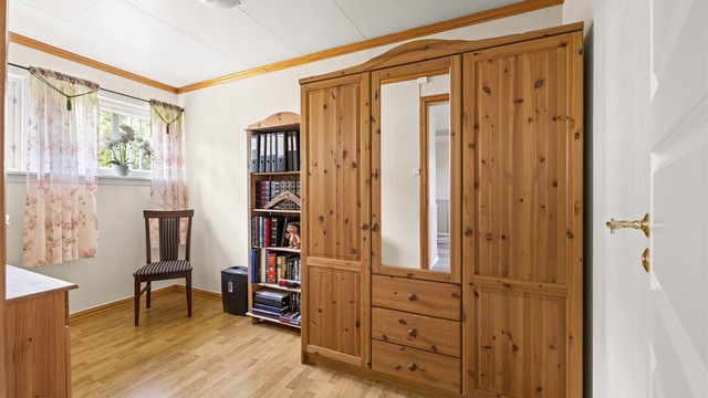 Her er det god plass til seng og garderobe.