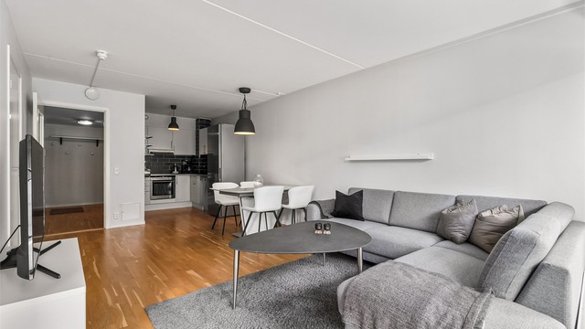 Stue - god plass til både sofa, bord, tv og tilhørende stuemøblement
