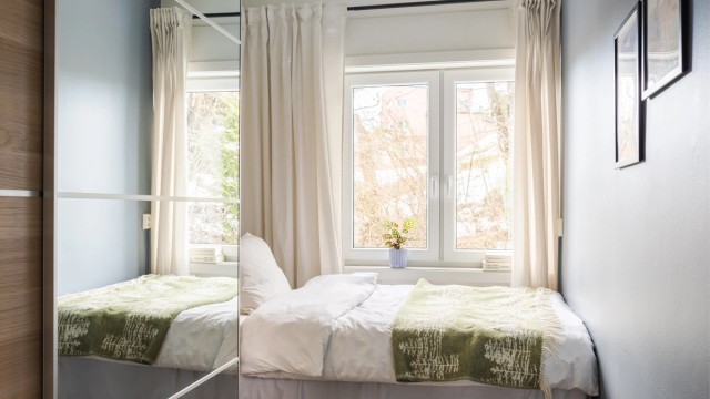 Leilighetens andre soverom er også av god størrelse. Her har du god plass til å innrede med ønsket møblement etter ønsket bruksområde.