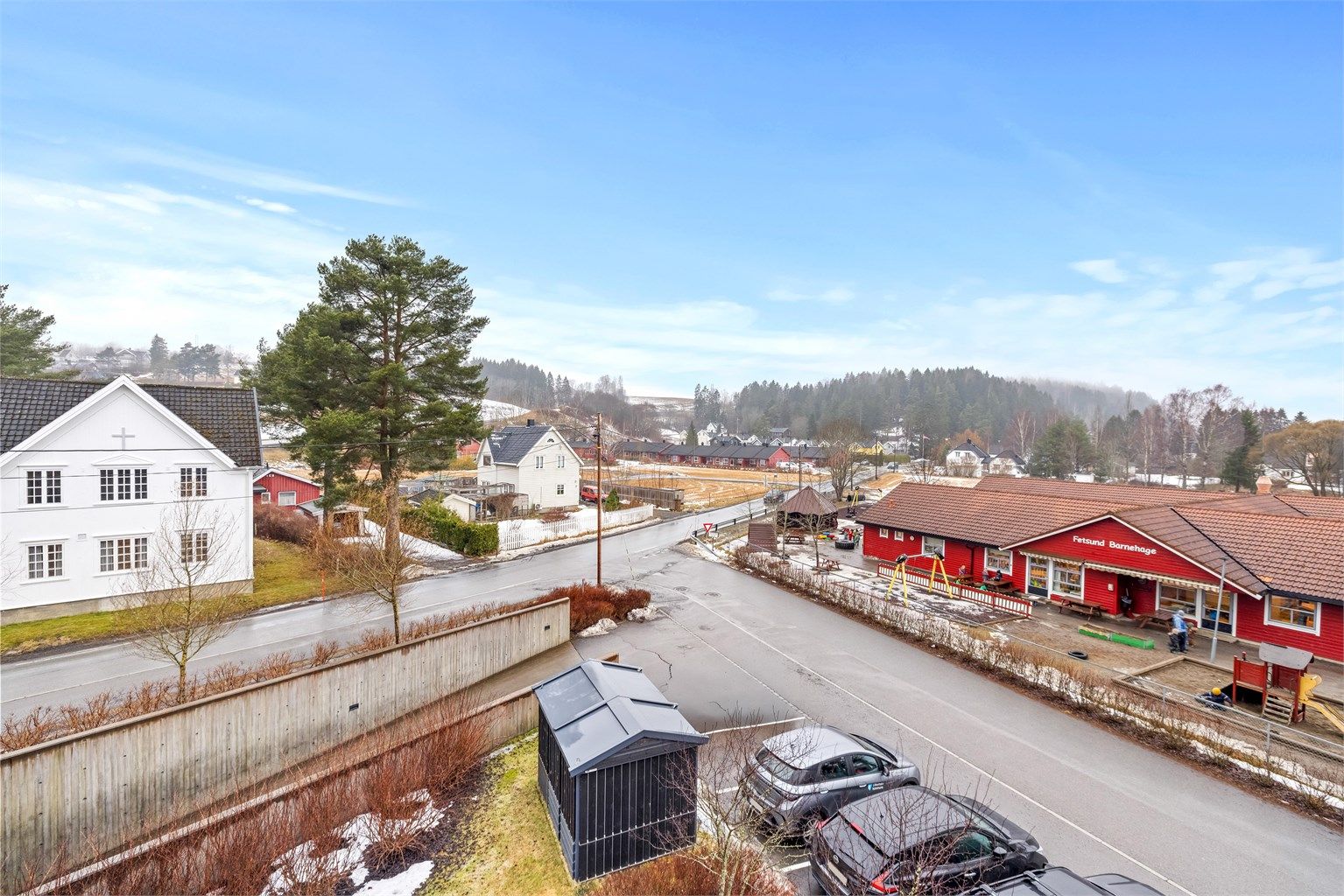 Sentral beliggenhet med kun 7 minutters gange til Fetsund stasjon, med togforbindelse til blant annet Oslo S.