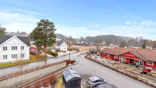 Sentral beliggenhet med kun 7 minutters gange til Fetsund stasjon, med togforbindelse til blant annet Oslo S.