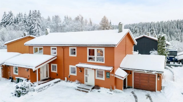 Velkommen til Enromvegen 58 - og denne flotte halvparten beliggende i et veletablert og attraktivt område på Stavset/Byåsen.