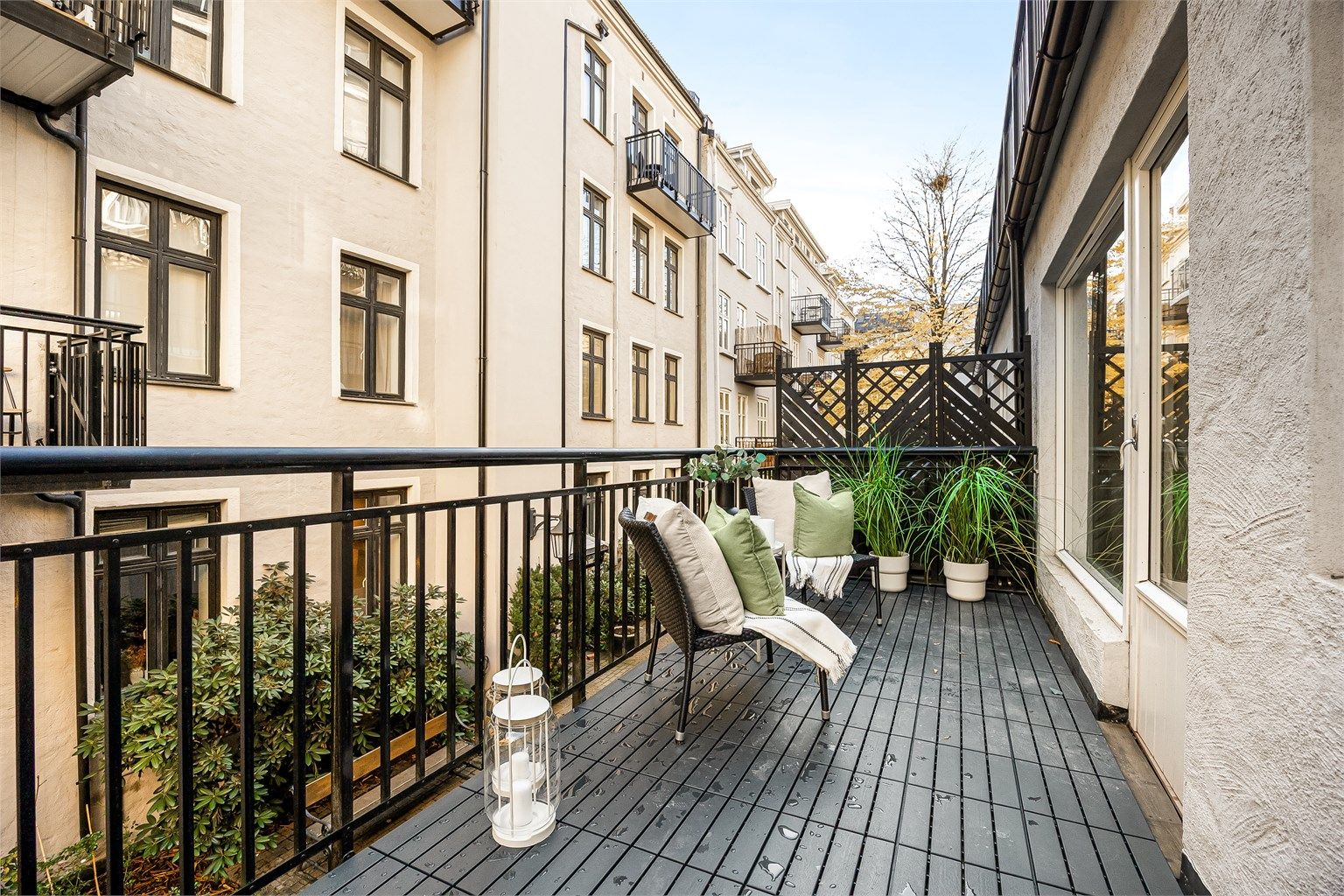 Fra stuen er det utgang til en østvendt balkong på ca. 10 m². Foto av Marit Andersen.