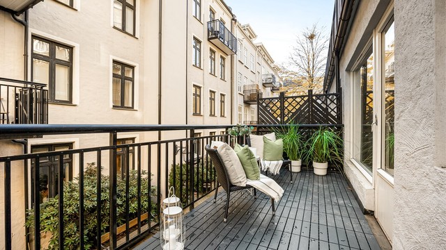 Fra stuen er det utgang til en østvendt balkong på ca. 10 m². Foto av Marit Andersen.