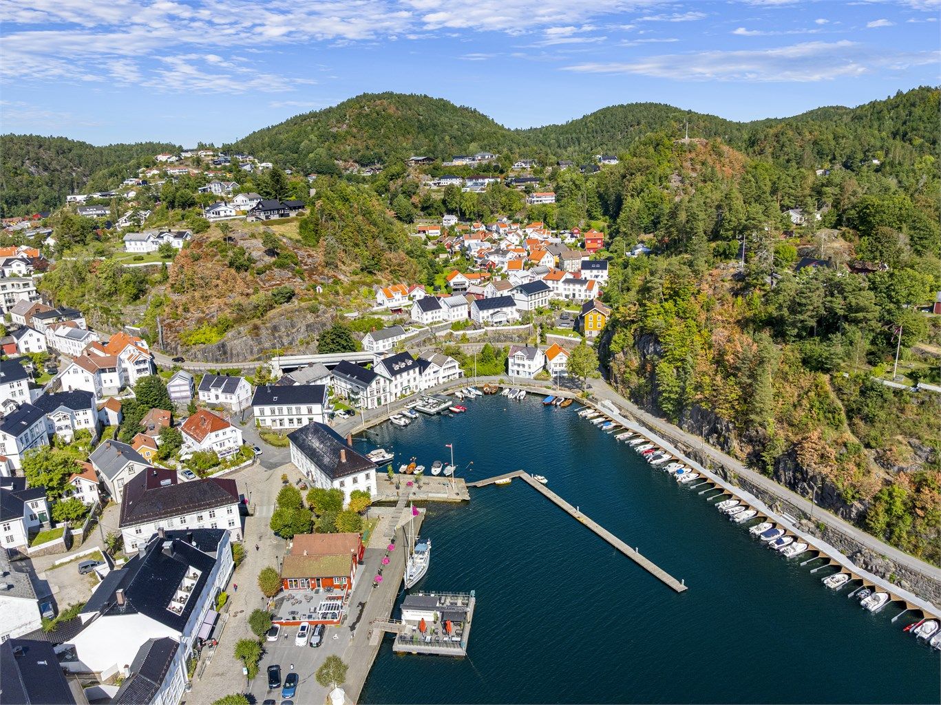 Tvedestrand er en sørlandsperle med en levende sentrumshavn, restauranter og nisjebutikker.