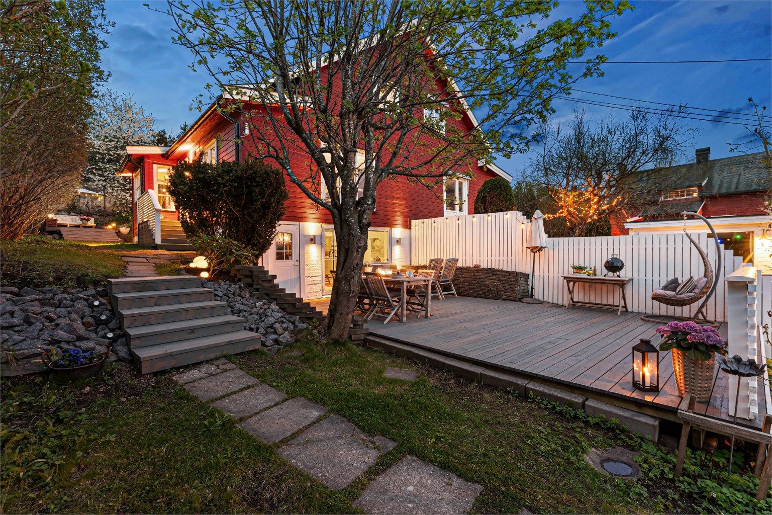 Velkommen til Dalsveien 5A - en attraktiv og hyggelig familiebolig med flott, solrik beliggenhet i blindvei