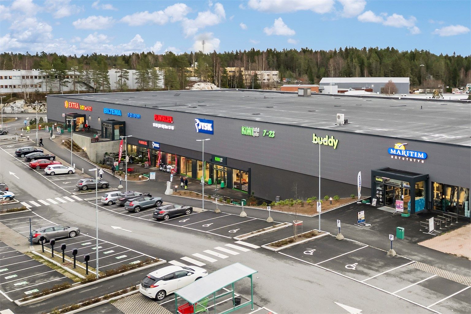 Det er flere gode servicetilbud og dagligvarebutikker i nærområdet på Sofiemyr.