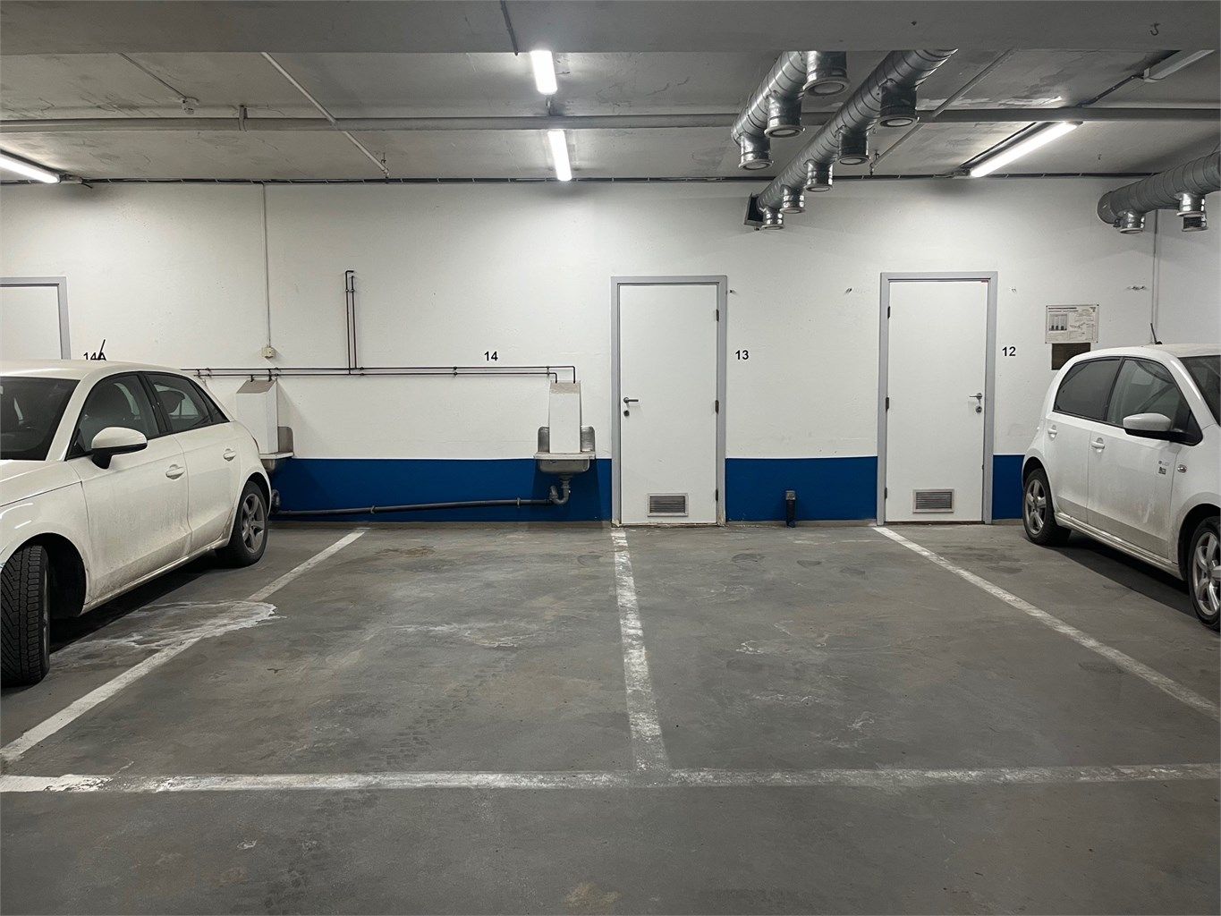 Plass 13 og 14 på bilde.