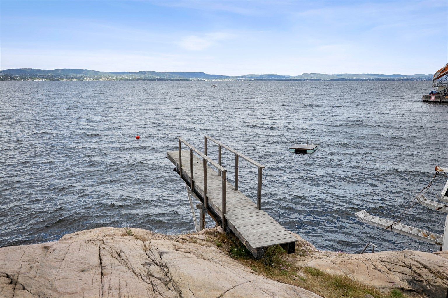 Her finner du flotte badeplasser og diverse hoppetårn som er et naturlig trekkplaster for både store og små