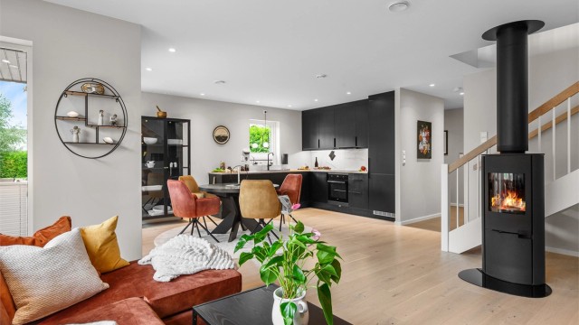 Velkommen til Nordmoveien 6 a - Lys og luftig stue med åpen løsning til kjøkken