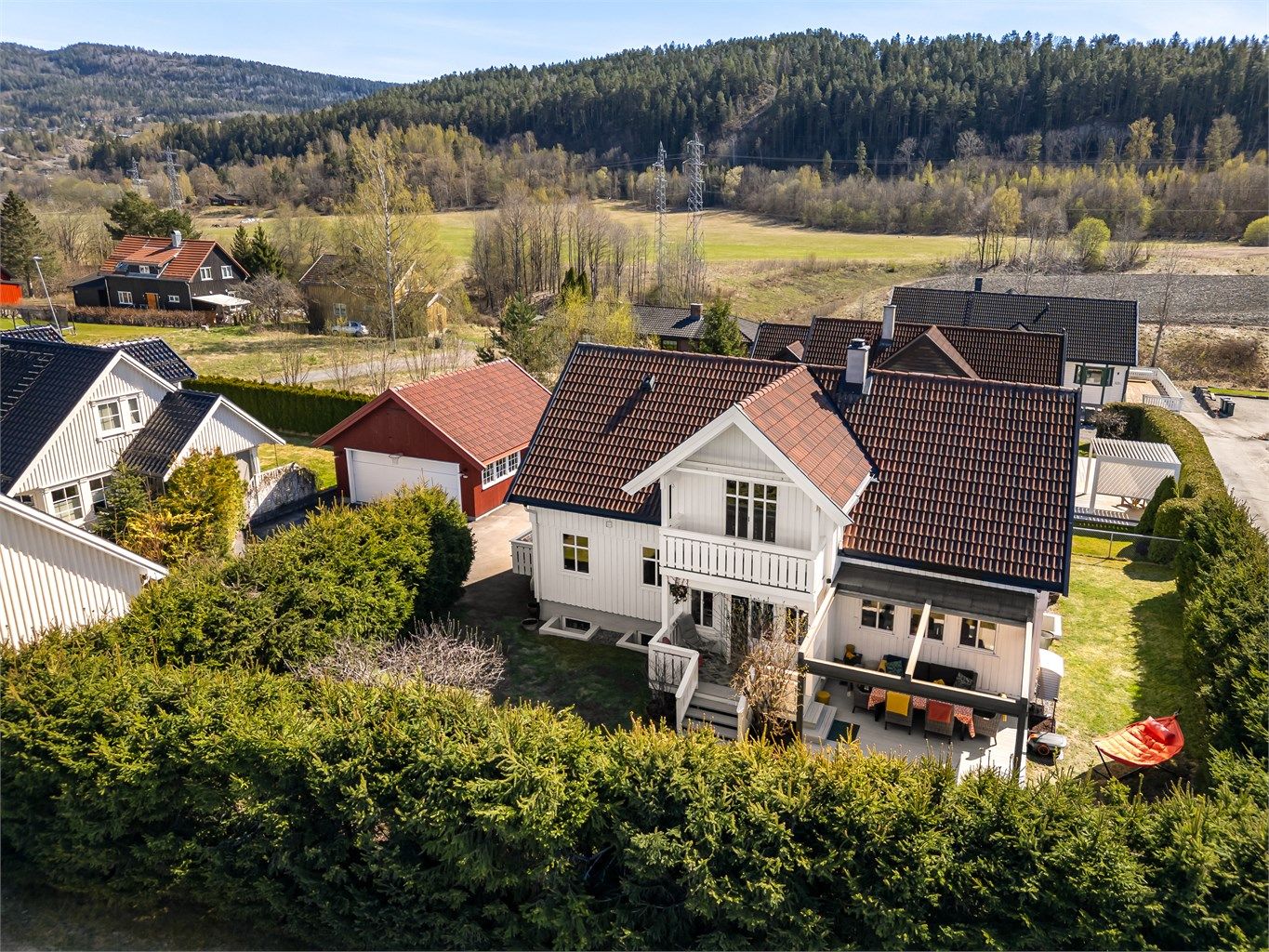 Nærhet til flere flotte turmuligheter til bl.a. Portåsen, MIF hytta og områdene rundt. Naturen her byr på milevis med skiløyper og tur/sykkelstier.