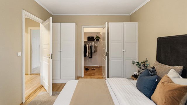 God plass i walk-in closet.