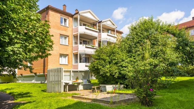 Lilleberg Borettslag er veldrevet og har store, grønne fellesarealer med lekeplasser.