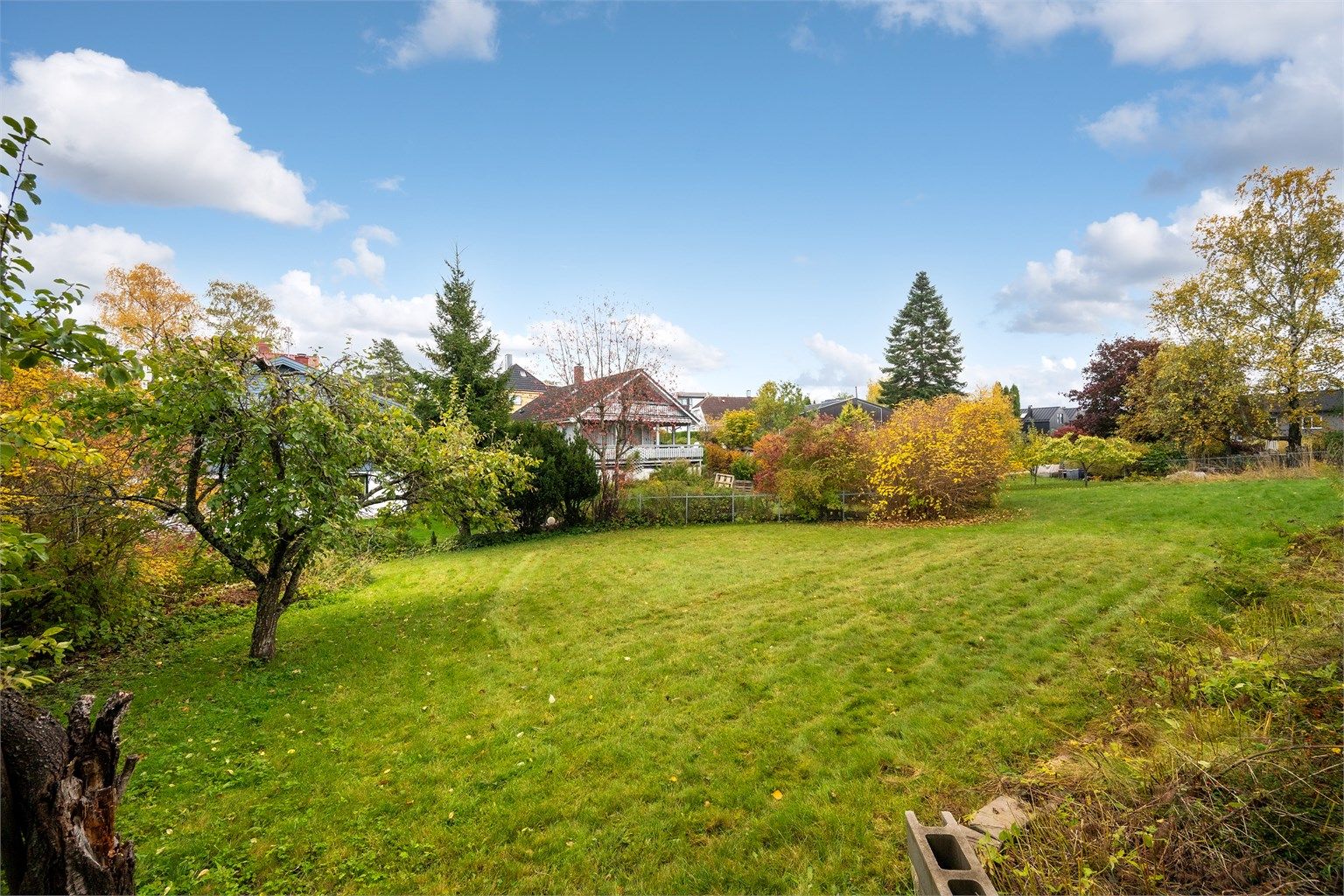 Meget god intern beliggenhet. 