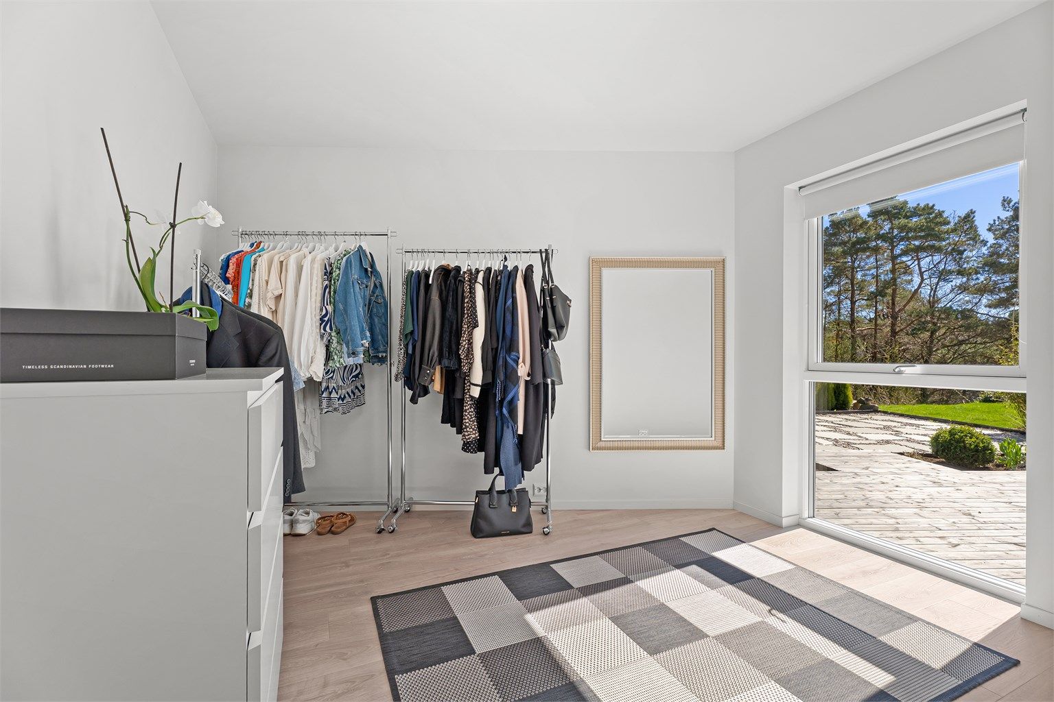 Soverom med god plass til seng som i dag er innredet til garderobe