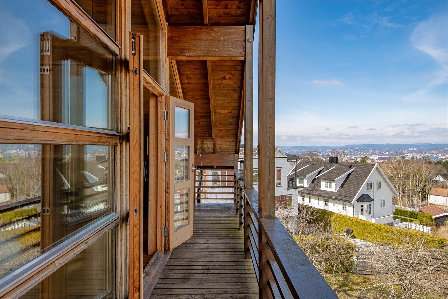 Balkong i 2.etasje med spektakulær utsikt. 