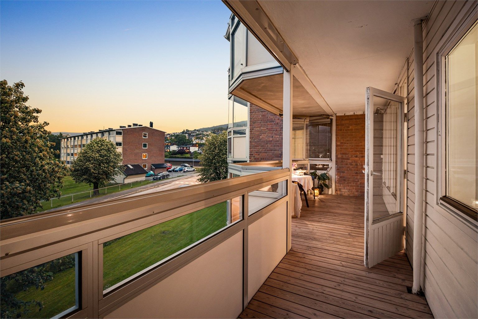 Kort vei til bussforbindelser til Drammen, nærhet til matbutikk og kort gangavstand til barnehage/skole