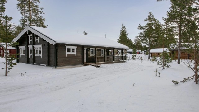 Velkommen til flott tømmerhytte beliggende i Bøvermoen hyttefelt - presentert av Eiendomsmegler/Partner Harald Osdal