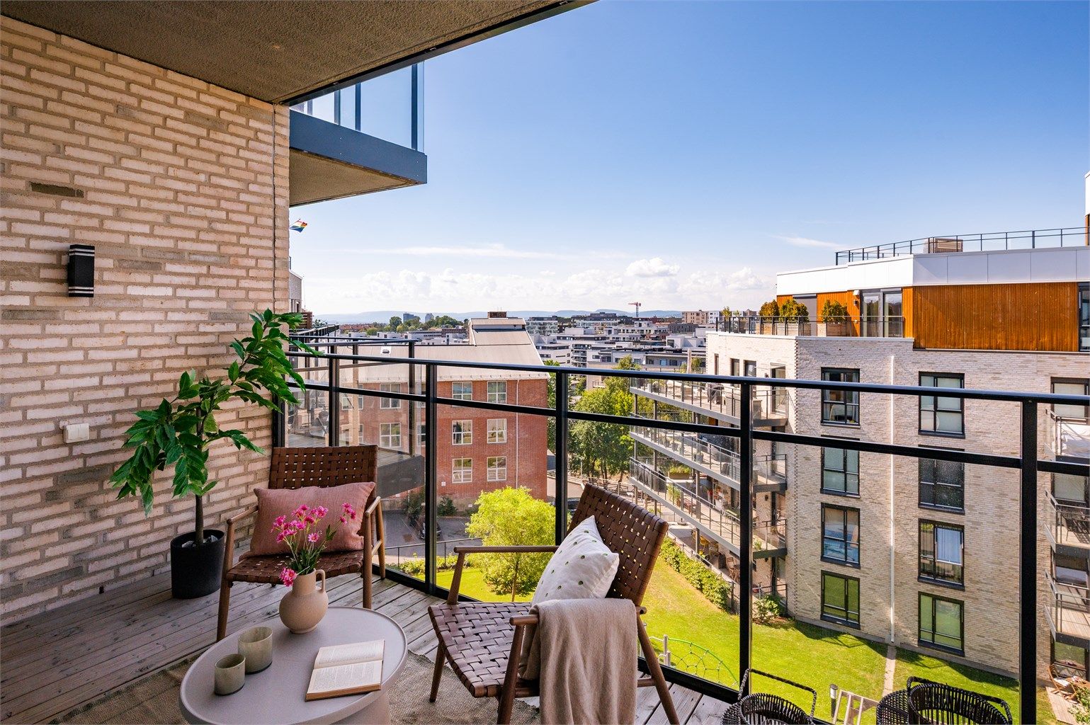 Morten Frølich v/Eiendomsmegler Krogsveen ønsker deg velkommen til Malerhaugveien 32B!