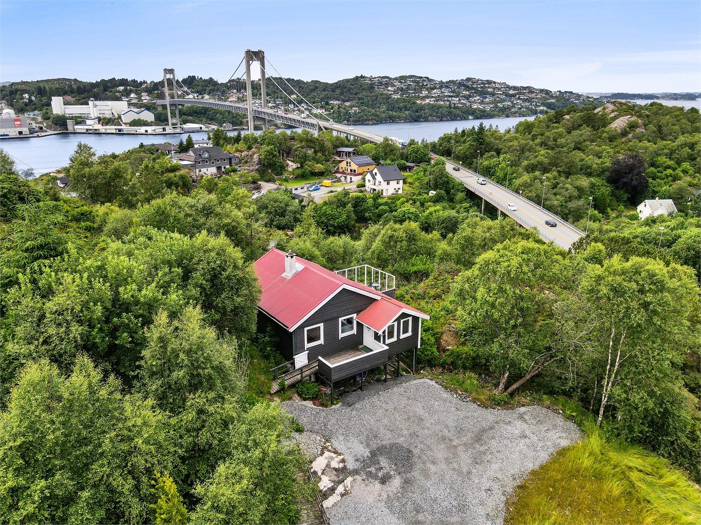 Krogsveen v/ Mayar Nather presenterer Janahaugen 3. Ring 483 88 558 for spørsmål! 