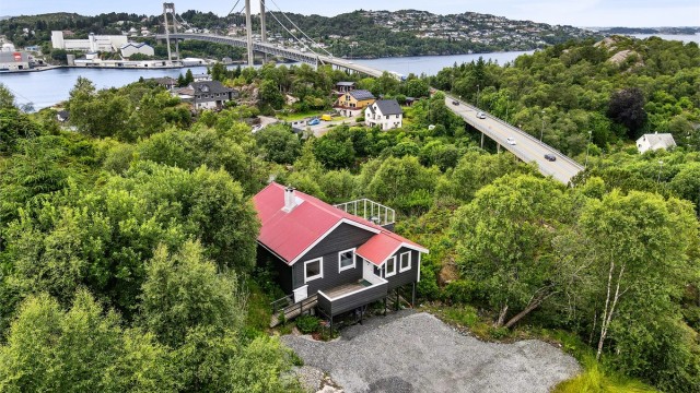 Krogsveen v/ Mayar Nather presenterer Janahaugen 3. Ring 483 88 558 for spørsmål!