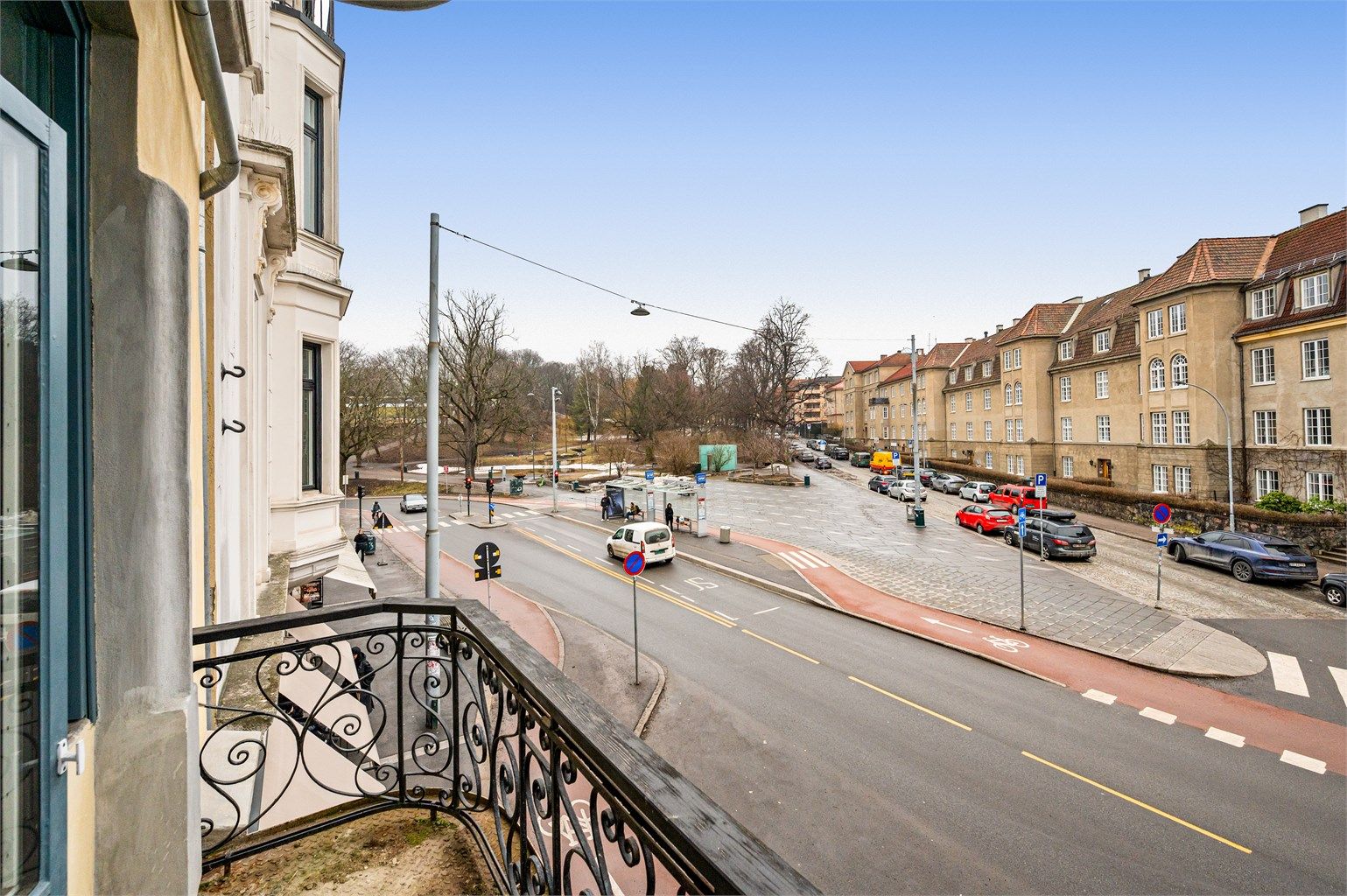 Beliggenheten gir deg friheten til å nyte det beste av Oslo, enten til fots eller med kollektivtransport.