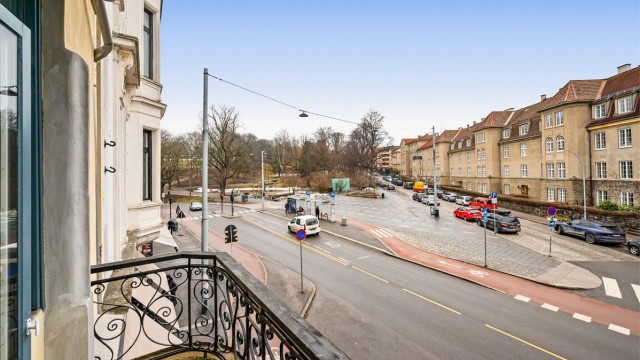 Beliggenheten gir deg friheten til å nyte det beste av Oslo, enten til fots eller med kollektivtransport.