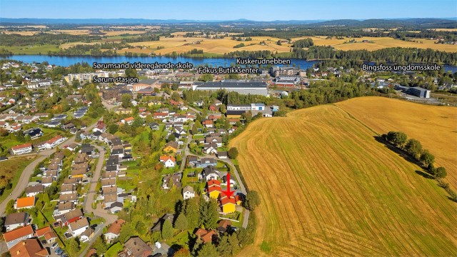 Området tilbyr gode muligheter for trening og fritidsaktiviteter, gode servicetilbud, skoler og barnehager.