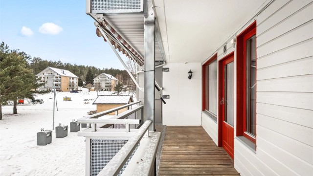 Balkong - adkomst til overbygget balkong på ca. 10 kvm fra stue - markise