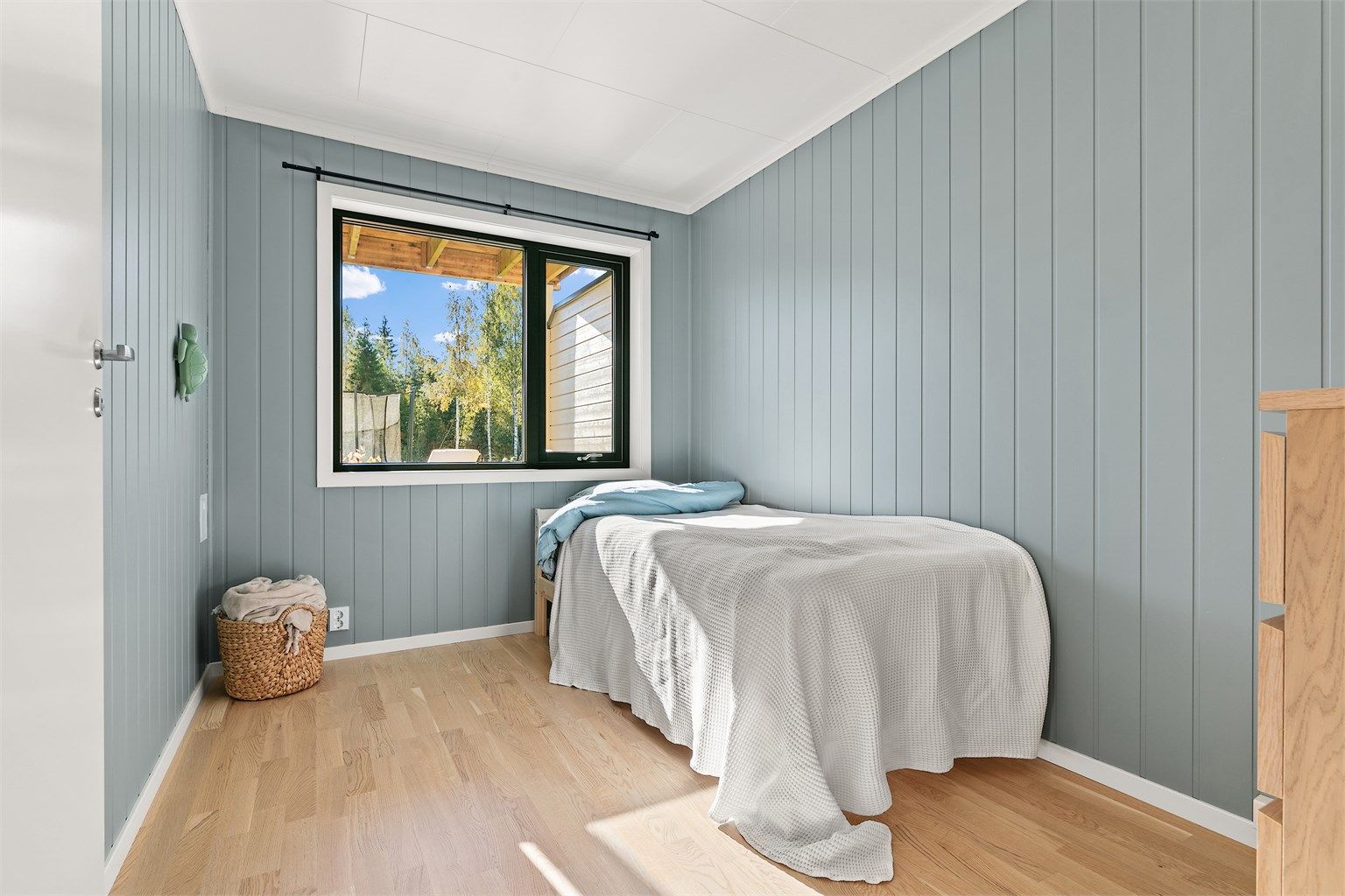 Fleksible rom som kan brukes som barnerom, kontor eller walk-in closet.