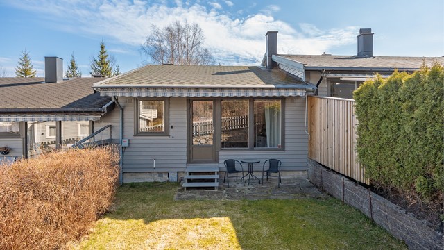 Terrassedøren i tre med to-lags glass er fra 2016.