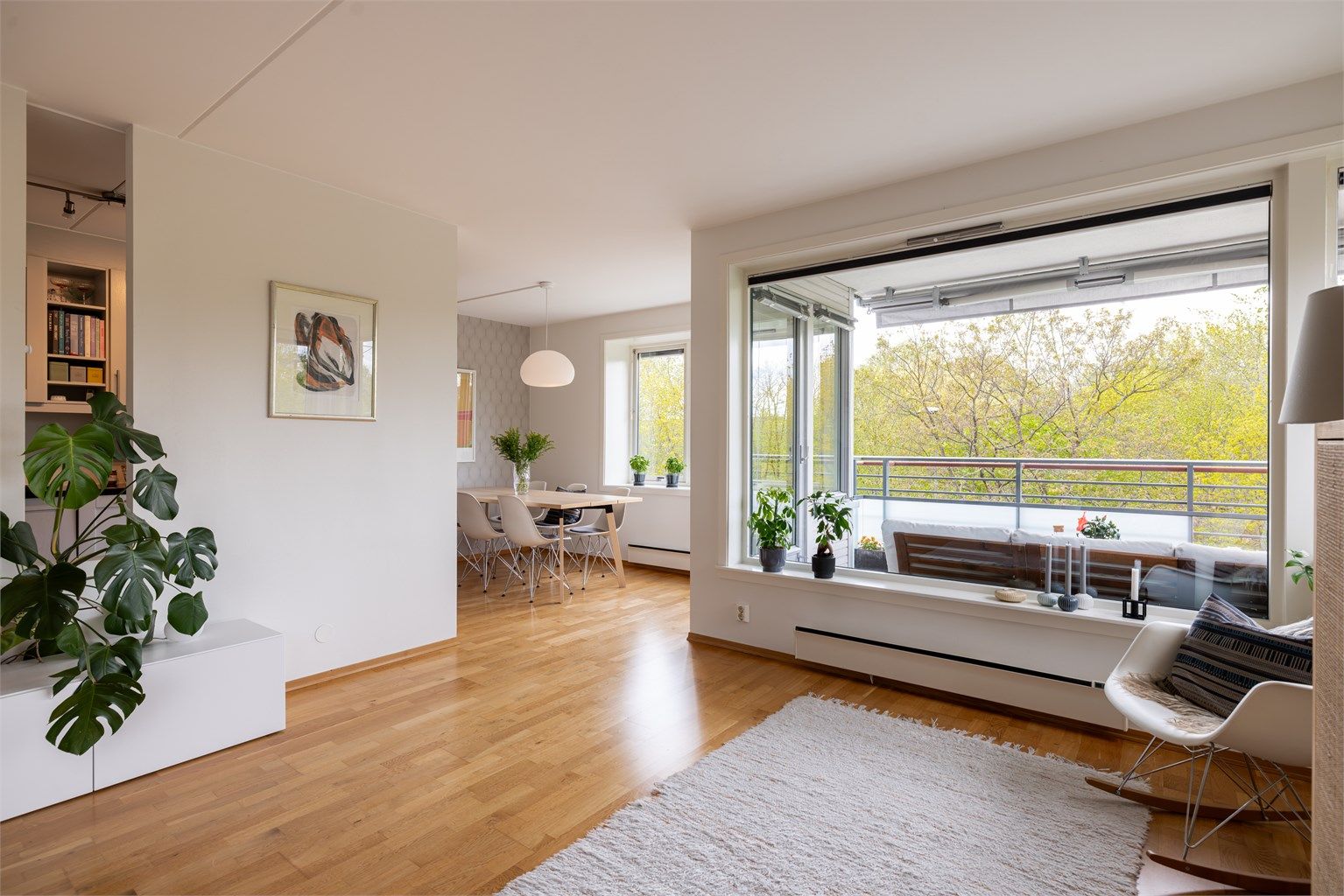 Leiligheten har en god planløsning som består av entré, to soverom, bad, samt kjøkken og stue.