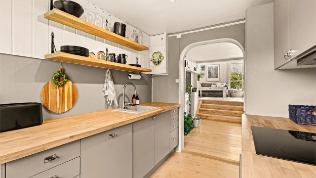 Benkeplate i heltre
