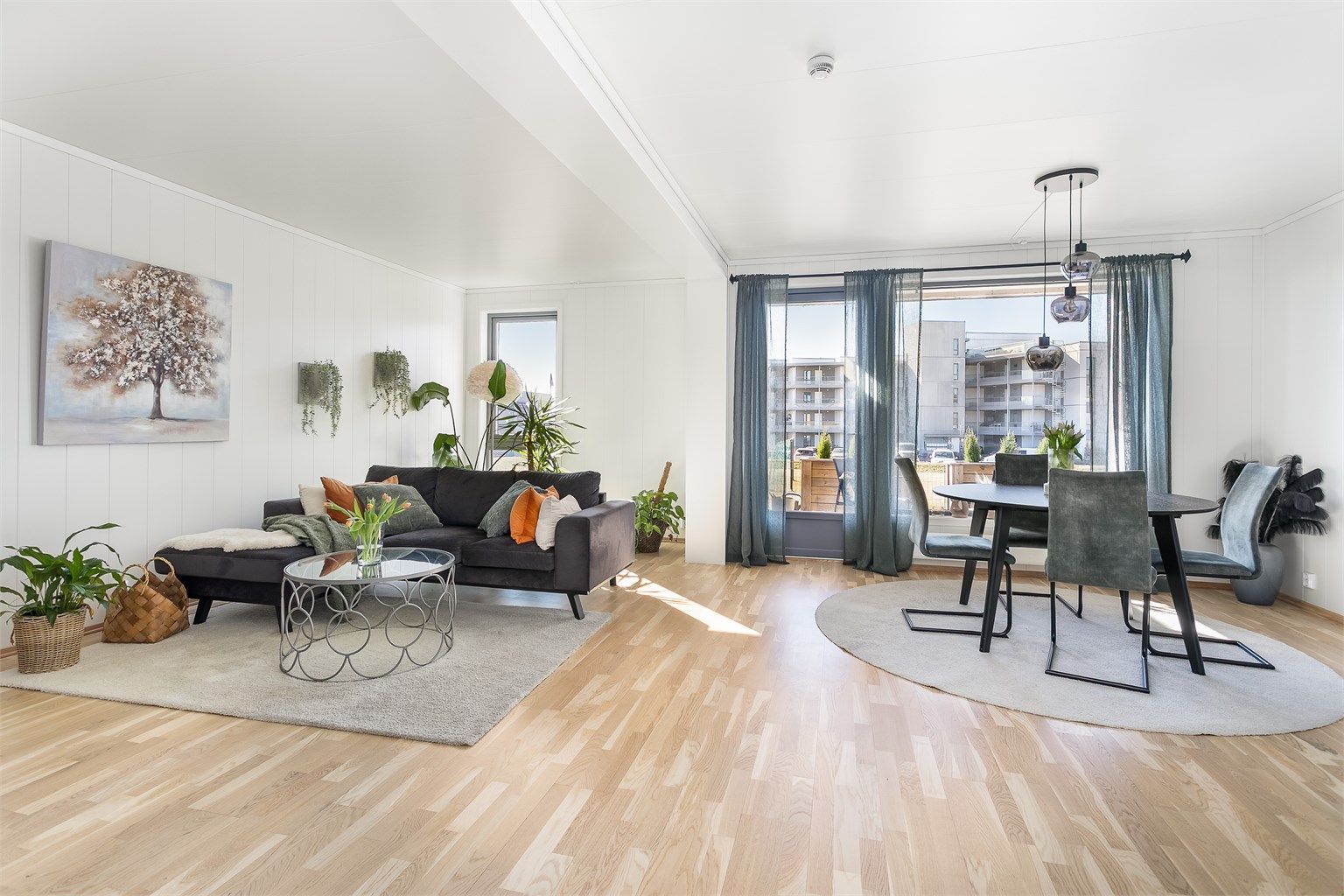 Leiligheten ble ferdigstilt i 2021, er velholdt og utelukkende gitt grønn tilstandsgrad 0/1.