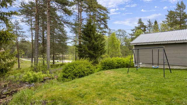 Naturen er en nær nabo, med et rikt utvalg av turstier og rekreasjonsmuligheter rett utenfor døren.