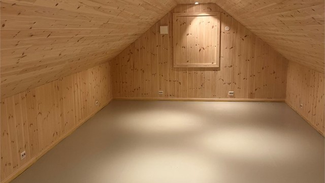 Innredet og isolert rom over garasjen