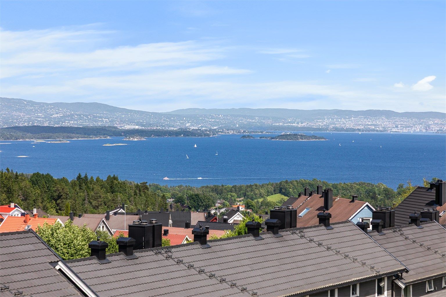 Romslig og innholdsrik leilighet med fantastisk utsikt til Oslofjorden. Foto: Stener Widnes