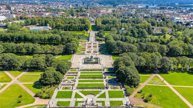 Området er omringet av flere parker og grøntområder. I tillegg til Marienlystparken og Stensparken finner du også anerkjente Frognerparken.